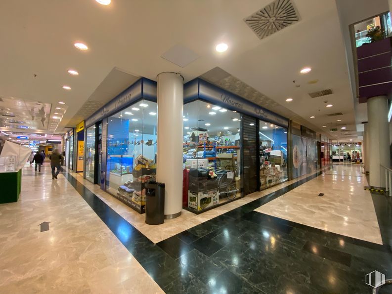 Retail for sale & for rent at C.C. Alcalá Norte, Calle Alcalá, 412, Ciudad Lineal, Madrid, 28027 with interior design, fixture, floor, flooring, retail, commercial building, glass, ceiling, city and mixed-use around