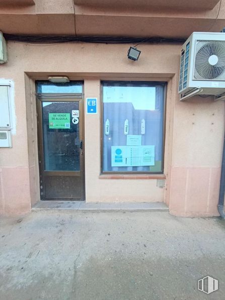 Local en alquiler y venta en Calle Hermanamiento, Ayllón, Segovia, 40520 con puerta, electrodoméstico, gas, fachada, accesorio, ladrillo, máquina, ciudad, hormigón y arte alrededor