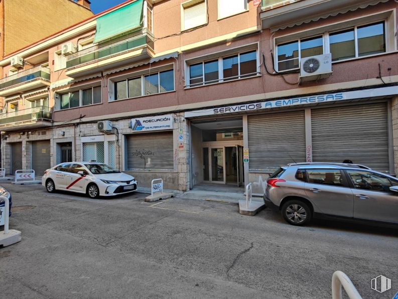 Local en venta en Calle Tintas, Carabanchel, Madrid, 28025 con coche, neumático, rueda, ventana, luz de estacionamiento, vehículo terrestre, vehículo, propiedad, edificio y diseño automovilístico alrededor