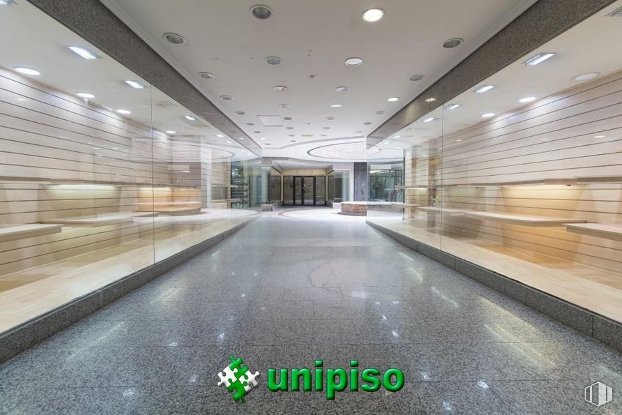 Retail for sale at Zona Salvador, Leganés, Madrid, 28911 with building, interior design, fixture, flooring, ceiling, glass, facade, commercial building, hall and symmetry around