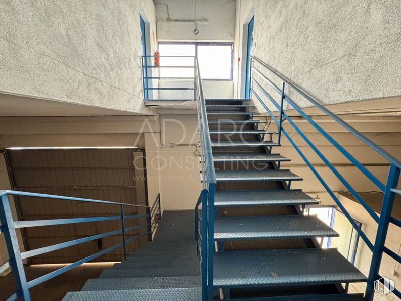 Industrial for sale at Calle Tormes, Mejorada del Campo, Madrid, 28840 with stairs, handrail, composite material, metal, building material, glass, steel, daylighting and aluminium around