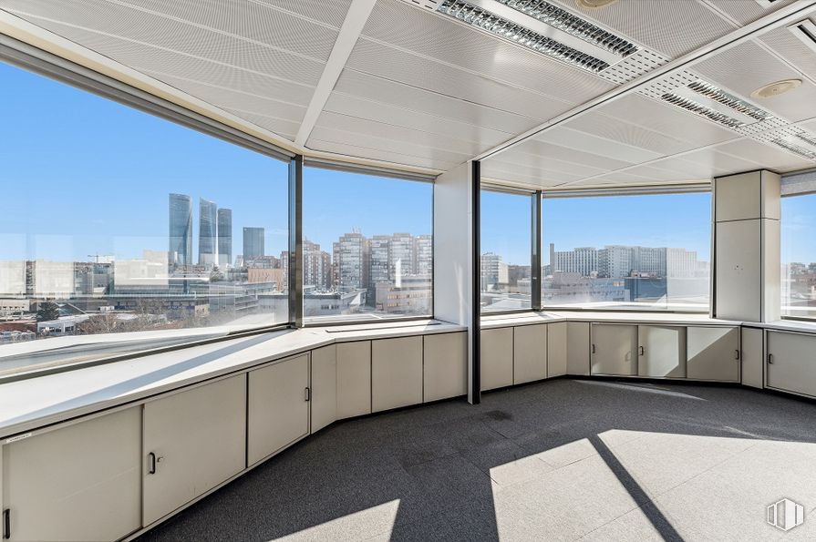 Office for rent at Calle Orduña, 2, Fuencarral - El Pardo, Madrid, 28034 with cabinetry, property, sky, building, window, fixture, shade, condominium, floor and tower block around