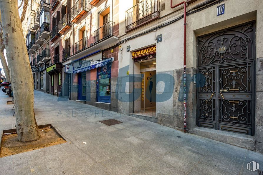 Local en venta en Calle Atocha, Centro, Madrid, 28012 con puerta, edificio, ventana, superficie de carretera, fachada, casa, sobresaliente, carretera, ciudad y área metropolitana alrededor