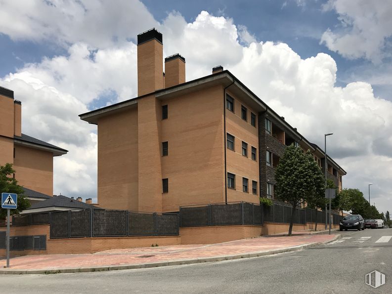 Local en alquiler y venta en Avenida de Severo Ochoa, 9, Colmenar Viejo, Madrid, 28770 con casa, edificio, nube, cielo, ventana, accesorio, árbol, barrio, área residencial y planta alrededor