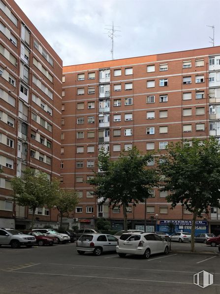 Local en venta en Calle Quero, La Latina, Madrid, 28024 con coche, edificio, rueda, vehículo terrestre, neumático, cielo, vehículo, ventana, nube y árbol alrededor