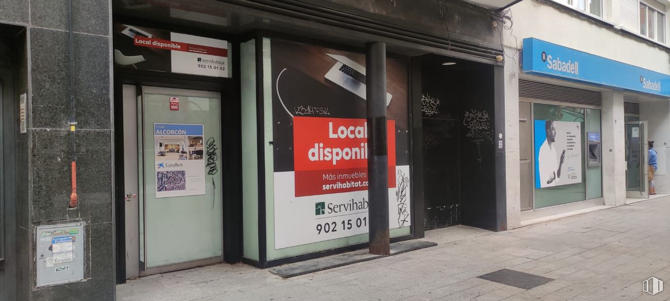 Retail for sale & for rent at Calle Alfares, 4, Alcorcón, Madrid, 28922 with door, fixture, gas, facade, building, font, signage, advertising, city and machine around