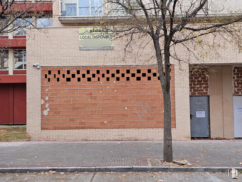 Retail for sale & for rent at Calle Juan Genovés, Torrejón de Ardoz, Madrid, 28850 with window, door, wall, brick, brickwork, brown, composite material, concrete, metal and building material around