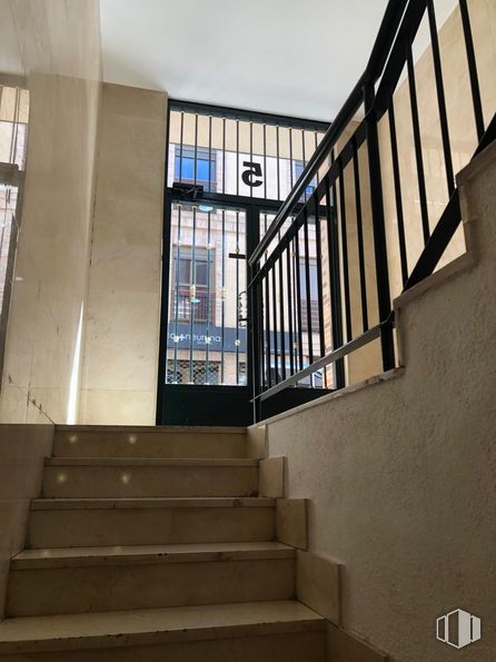 Retail for rent at Calle San Agustín, Las Rozas de Madrid, Madrid, 28230 with building, window, stairs, fixture, plant, wood, interior design, house, material property and hardwood around