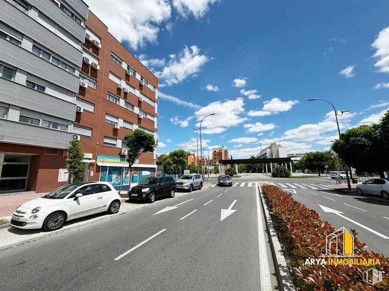 Local en alquiler y venta en Avenida Unión Europea, 15, Torrejón de Ardoz, Madrid, 28850 con coche, nube, vehículo terrestre, cielo, edificio, rueda, vehículo, neumático, infraestructura y ventana alrededor