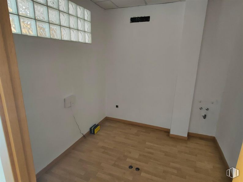 Local en venta en Calle Alicante, Getafe, Madrid, 28903 con ventana, accesorio, madera, suelo, suelos, pintura, tinte para madera, madera dura, techo y sombra alrededor