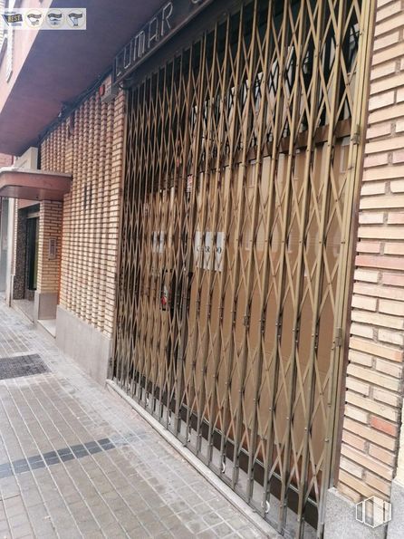 Retail for sale at Zona José Zorrilla, Segovia, 40005 with building, wood, composite material, facade, building material, metal, urban design, brick, road surface and home fencing around