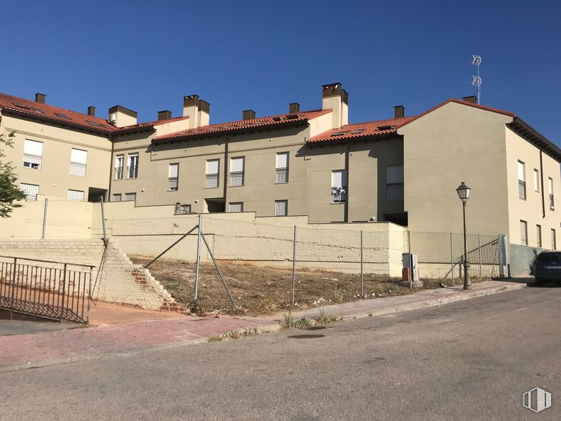 Suelo en venta en Casco urbano, Villarejo de Salvanés, Madrid, 28590 con edificio, cielo, ventana, accesorio, terreno, casa, superficie de la carretera, planta, asfalto y zona residencial alrededor