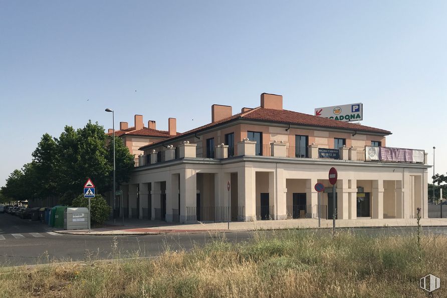 Local en venta en La Montaña-Cortijo de San Isidro, Aranjuez, Madrid, 28300 con casa, cielo, planta, edificio, ventana, árbol, barrio residencial, fachada, bienes raíces y techo alrededor