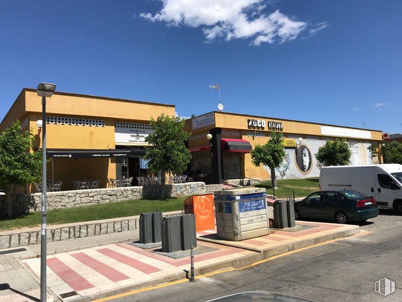 Retail for rent at Zona Calvo Sotelo, Soto del Real, Madrid, 28791 with car, van, shade and inn around