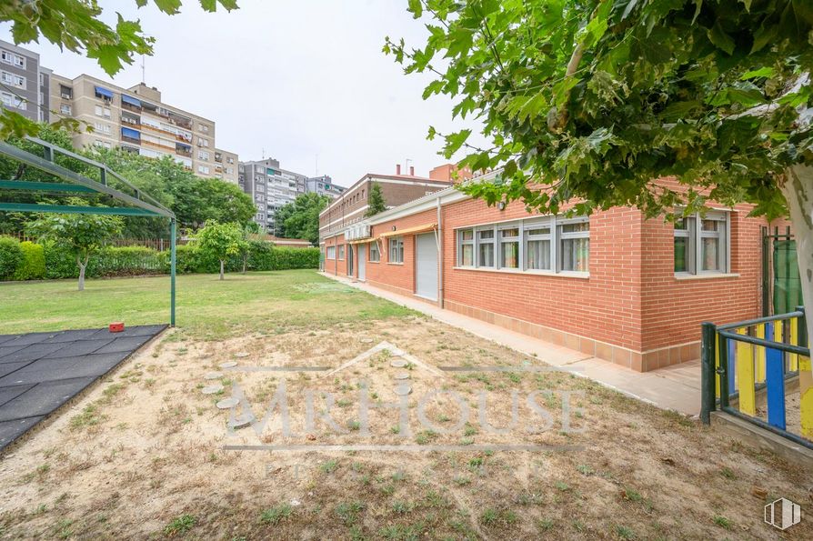 Suelo en venta en Calle Turquía, Fuenlabrada, Madrid, 28943 con ventana, planta, edificio, cielo, árbol, superficie de la carretera, lote de terreno, diseño urbano, zona residencial y hierba alrededor