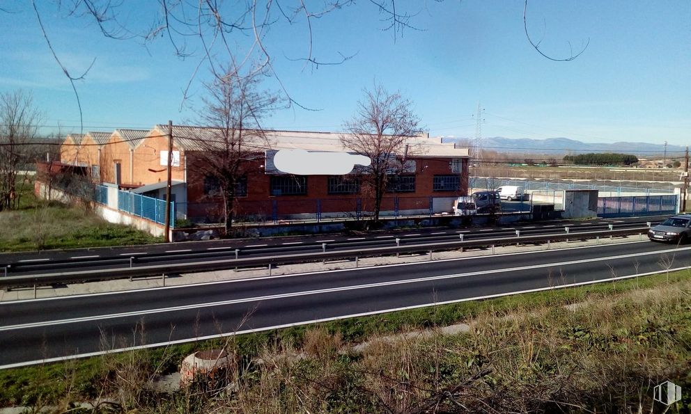 Nave en alquiler y venta en Calle Ronda de la Fuente, Paracuellos de Jarama, Madrid, 28860 con cielo, planta, entrenar, material rodante, edificio, vagón de carga, nube, locomotora, electricidad y pista alrededor