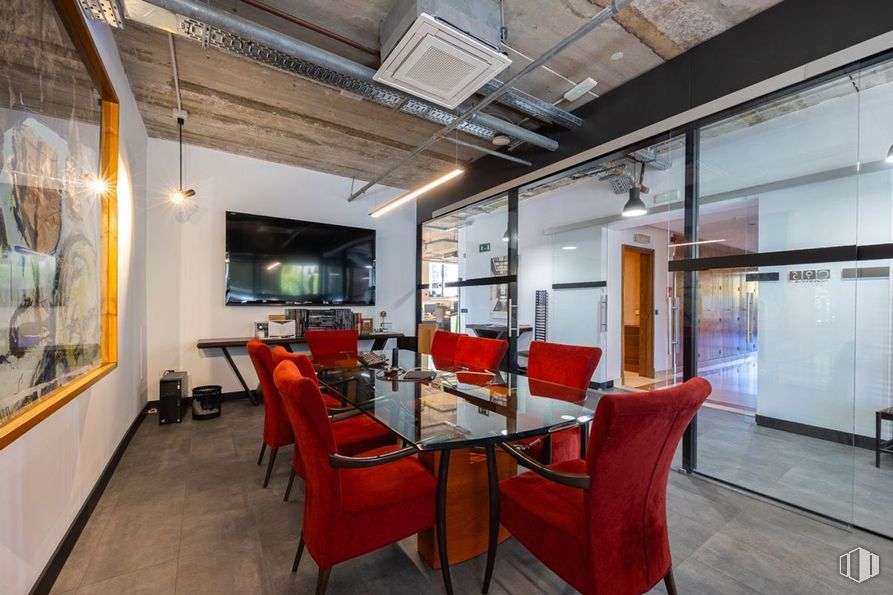 Oficina en alquiler en Edificio N, Calle Caléndula, 95, Alcobendas, Madrid, 28100 con silla, televisión, mesa de cocina y comedor, mesa, mueble, interiorismo, suelos, techo, suelo y alumbrado alrededor