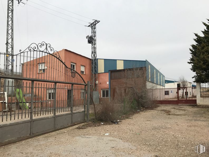 Industrial for sale at Carretera de Valencia, Fuentidueña de Tajo, Madrid, 28597 with building, sky, plant, window, land lot, overhead power line, electricity, tree, residential area and rural area around