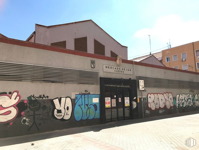 Local en alquiler en Calle San Patricio, 1, Carabanchel, Madrid, 28019 con edificio, cielo, nube, ventana, arte, rodando, casa, fachada, grafiti y tintes y sombras alrededor