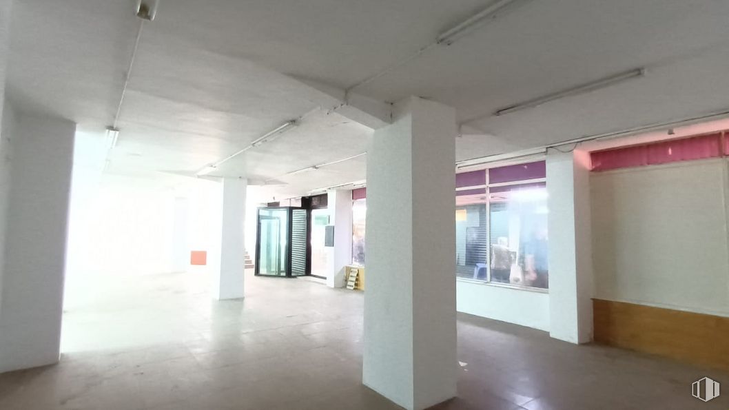 Retail for sale & for rent at Calle Lope de Vega, 47, Getafe, Madrid, 28904 with fixture, floor, hall, flooring, city, ceiling, glass, space, concrete and event around