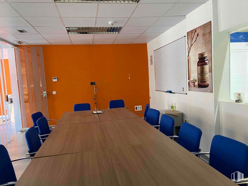 Industrial for sale at Zona empresarial Las Rozas, Las Rozas de Madrid, Madrid, 28230 with table, furniture, property, building, chair, wood, interior design, conference room table, hall and floor around