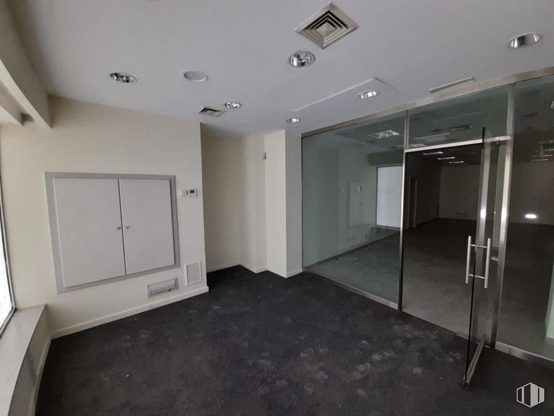 Oficina en venta en Calle Independencia, Alcorcón, Madrid, 28921 con lámpara, accesorio, puerta, suelos, suelo, hall, exterior del automóvil, material compuesto, techo y madera alrededor