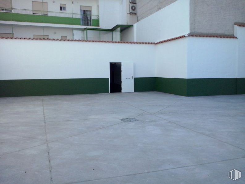 Land for sale at Zona centro, Consuegra, Toledo, 45700 with door, building, window, rectangle, floor, flooring, fixture, composite material, facade and concrete around