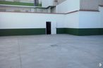 Suelo en venta en Zona centro, Consuegra, Toledo, 45700 con puerta, edificio, ventana, rectángulo, suelo, suelos, accesorio, material compuesto, fachada y hormigón alrededor