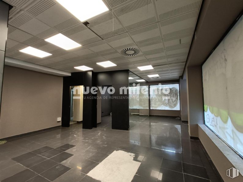 Retail for sale & for rent at Zona Los Castillos - Valderas, Alcorcón, Madrid, 28925 with light fixture, lighting, flooring, floor, ceiling, interior design, composite material, glass, commercial building and transparency around