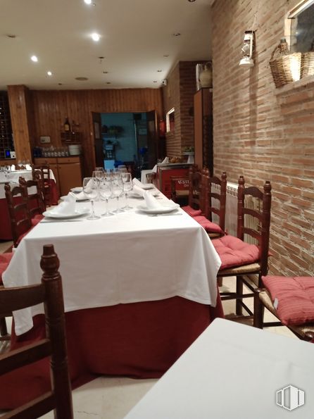 Retail for sale at Avenida Doctor Manuel Jarabo, 52, San Martín de la Vega, Madrid, 28330 with chair, table, furniture, property, decoration, interior design, tablecloth, architecture, real estate and function hall around