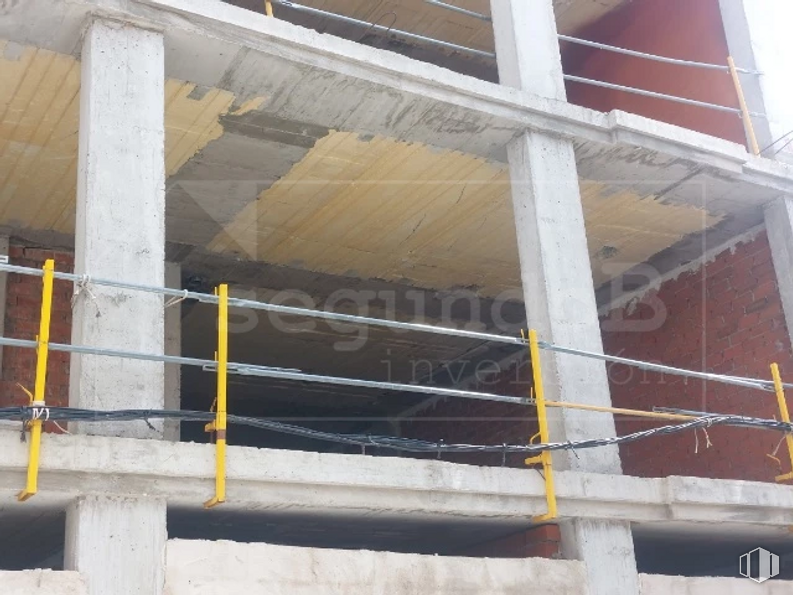 Land for sale at Zona Centro, El Barraco, Ávila, 05110 with line, wood, building, composite material, material property, beam, gas, concrete, metal and handrail around