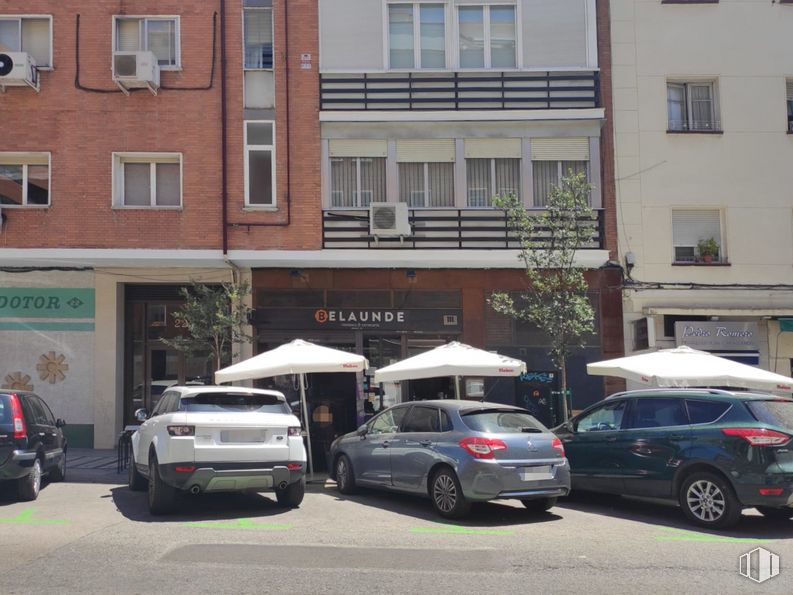 Local en venta en Calle Víctor Andrés Belaunde, 22, Chamartín, Madrid, 28016 con coche, ventana, edificio, rueda, vehículo terrestre, neumático, vehículo, matrícula del vehículo, infraestructura y vehículo de motor alrededor