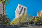 Office for rent at Edificio Eurobuilding II, Calle Orense, 69, Tetuán, Madrid, 28020 with building, sky, daytime, property, light, window, leaf, tree, lighting and skyscraper around