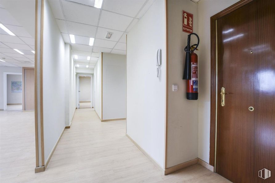 Oficina en venta en Calle Narváez, Retiro, Madrid, 28009 con puerta, accesorio, edificio, madera, asa, suelo, suelos, hall, ferretería doméstica y exterior del automóvil alrededor