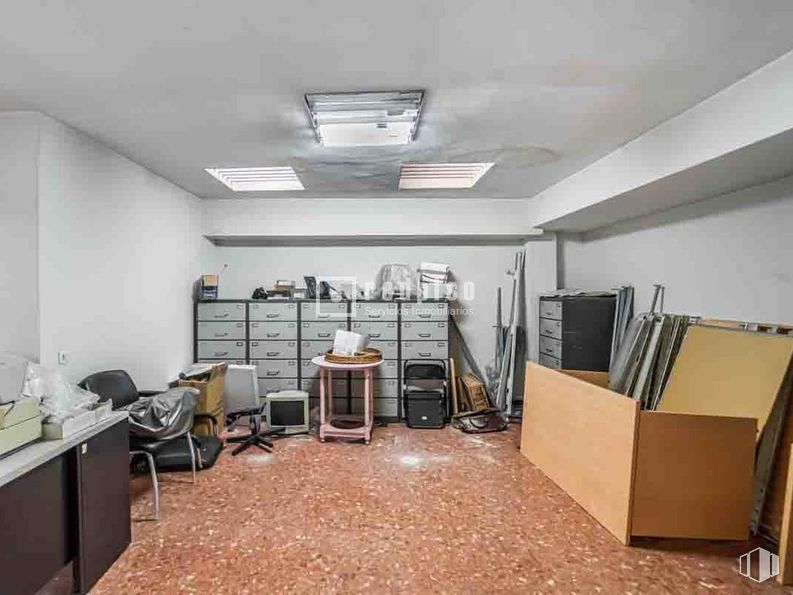 Oficina en venta en Calle Cristóbal Bordíu, Chamberí, Madrid, 28003 con lámpara, mesa, mueble, silla, interiorismo, suelos, estantería, suelo, edificio y madera alrededor