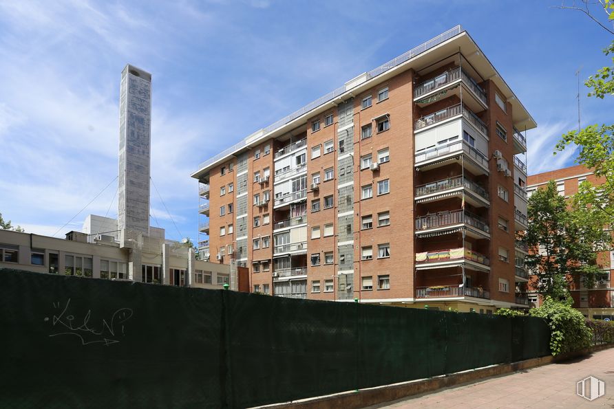 Retail for rent at Calle Mauricio Ravel, Chamartín, Madrid, 28046 with building, sky, cloud, daytime, plant, window, tree, urban design, tower block and tower around