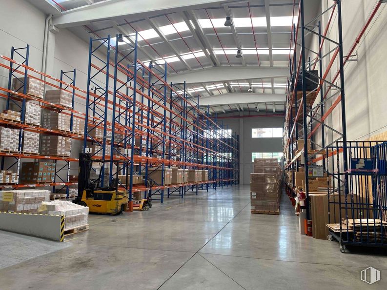 Industrial for rent at Zona La Cantueña, Fuenlabrada, Madrid, 28946 with warehouse, floor, composite material, inventory, ceiling, metal, engineering, shelving, industry and factory around