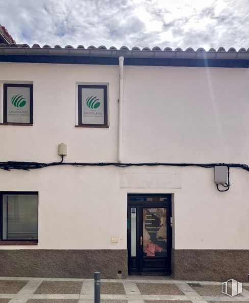 Local en alquiler en Calle San Roque, Navalcarnero, Madrid, 28600 con ventana, puerta, nube, cielo, madera, pared, rectángulo, fachada, tintes y matices y planta alrededor