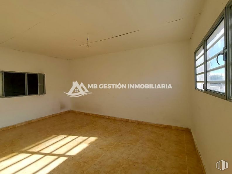 Nave en venta en Polígono Industrial Albarreja, Humanes de Madrid, Madrid, 28970 con ventana, accesorio, madera, sombra, edificio, suelo, suelos, material compuesto, techo y escayola alrededor