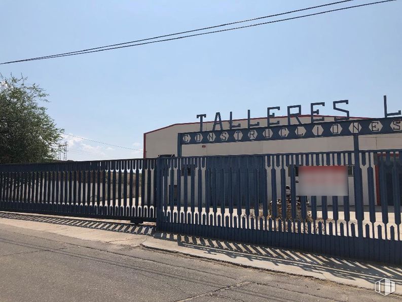 Nave en venta en Calle Charras, El Carpio de Tajo, Toledo, 45533 con cielo, valla, asfalto, rodante, electricidad, edificio, fachada, superficie de la carretera, línea eléctrica aérea y ciudad alrededor