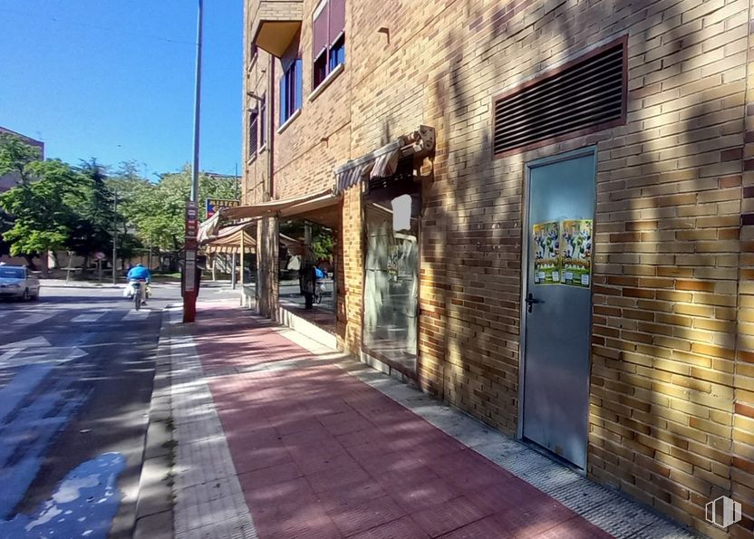 Local en alquiler en Calle Aranjuez, Parla, Madrid, 28980 con ventana, cielo, infraestructura, superficie de la carretera, edificio, arquitectura, árbol, asfalto, luz de la calle y diseño urbano alrededor