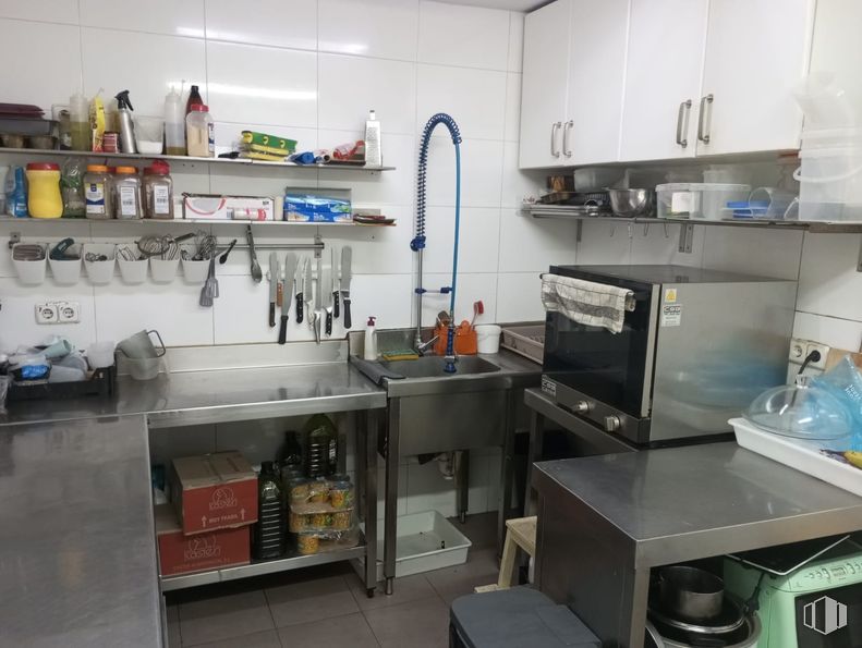 Retail for rent at Zona Simancas, San Blas - Canillejas, Madrid, 28037 with property, product, cabinetry, interior design, tap, kitchen, countertop, sink, table and kitchen appliance around