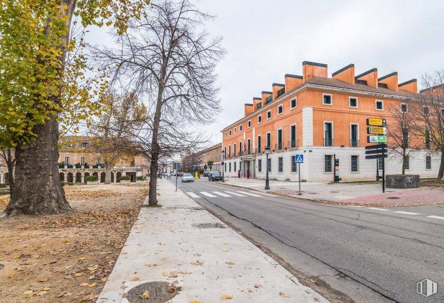 Industrial for sale at Calle Valeras, 2, Aranjuez, Madrid, 28300 with building, sky, window, cloud, road surface, tree, plant, urban design, asphalt and thoroughfare around