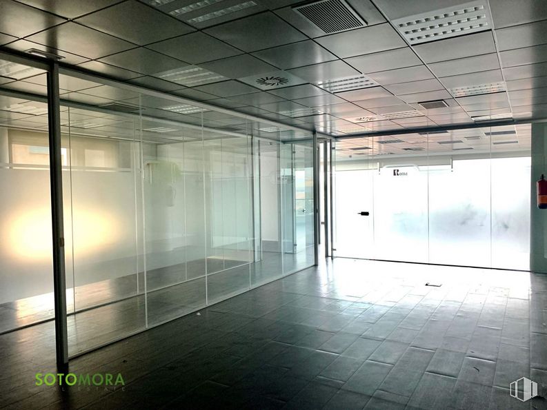 Oficina en venta en Arroyo de La Vega - La Moraleja, Alcobendas, Madrid, 28042 con propiedad, accesorio, edificio, ventana, arquitectura, diseño de interiores, sombra, suelo, piso y pared alrededor