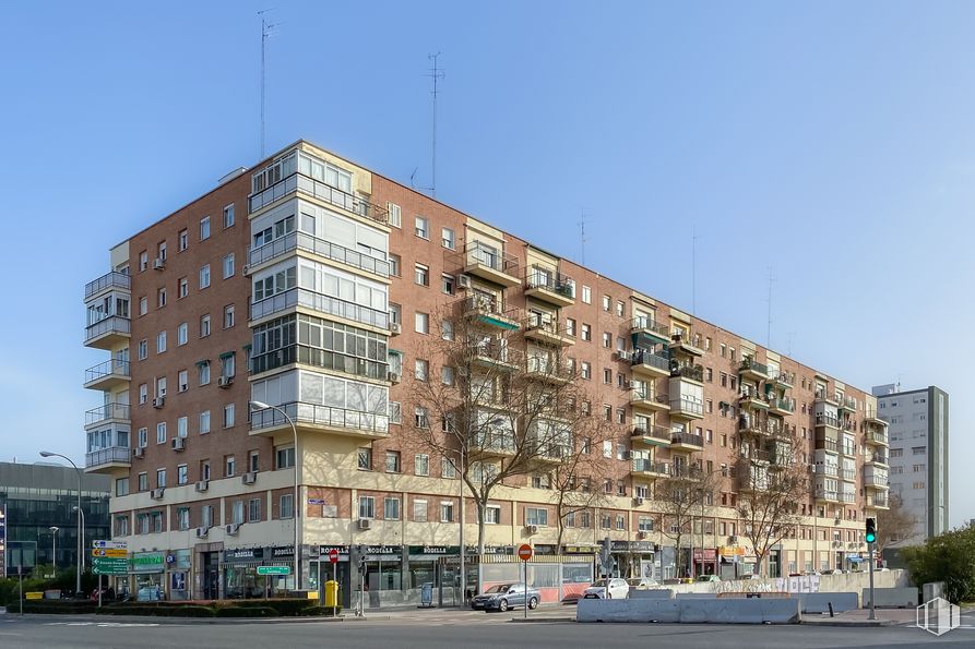 Oficina en venta en Paseo Castellana, 274, Chamartín, Madrid, 28046 con edificio, cielo, ventana, luz de la calle, bloque de torres, condominio, diseño urbano, casa, edificio comercial y zona residencial alrededor