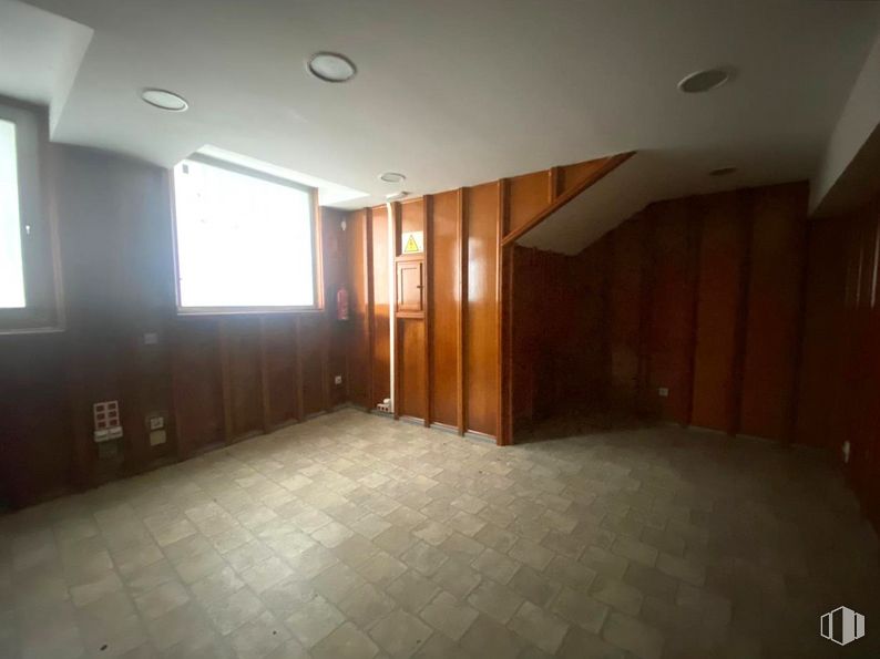 Oficina en venta en Calle Nueva, Toledo, 45001 con ventana, madera, interiorismo, hall, suelos, accesorio, suelo, puerta, madera dura y casa alrededor