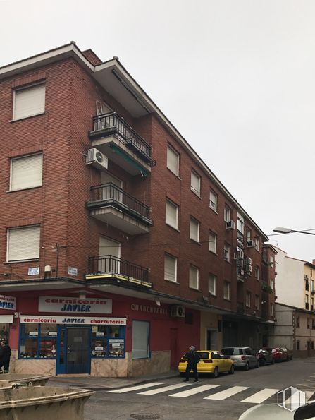 Retail for sale & for rent at Calle Padre Juan de Mariana, 1, Talavera de la Reina, Toledo, 45600 with window, street light, property, building, fixture, brickwork, brick, building material, sky, urban design and wood around