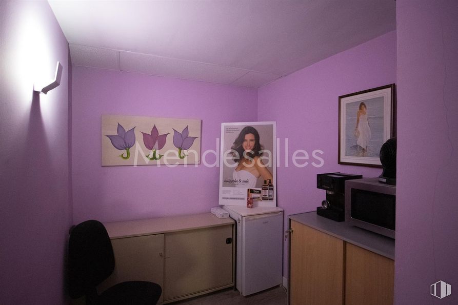 Retail for sale at Avenida Constitución, Móstoles, Madrid, 28931 with picture frame, home appliance, light fixture, person, cabinetry, painting, wall, interior design, ceiling and flooring around