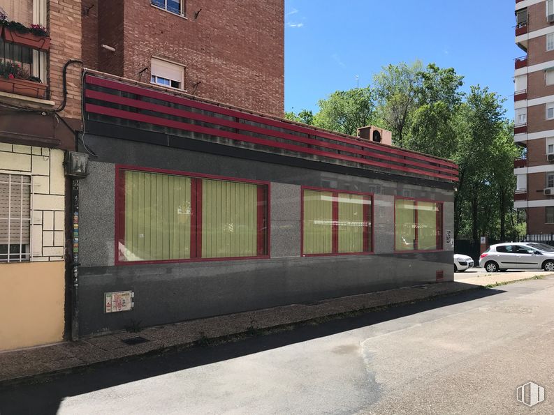 Local en venta en Zona Las Águilas, La Latina, Madrid, 28044 con coche, edificio, ventana, cielo, propiedad, superficie de carretera, asfalto, barrio, madera y pared alrededor