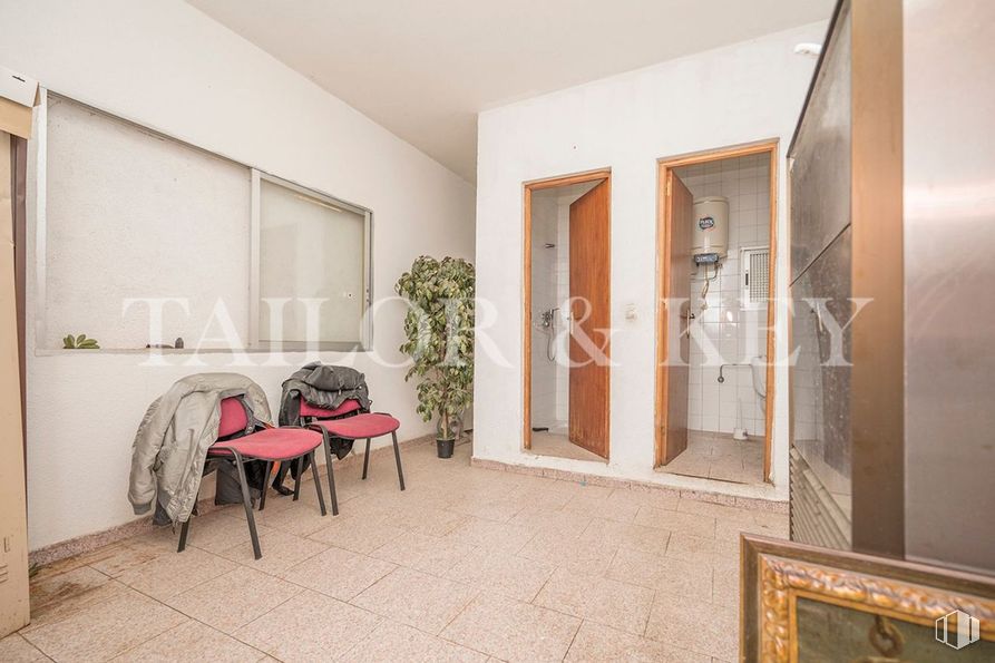 Nave en venta en Polígono Los Frailes, Daganzo de Arriba, Madrid, 28814 con silla, planta de interior, propiedad, mueble, marco, puerta, planta, interiorismo, madera y hall alrededor